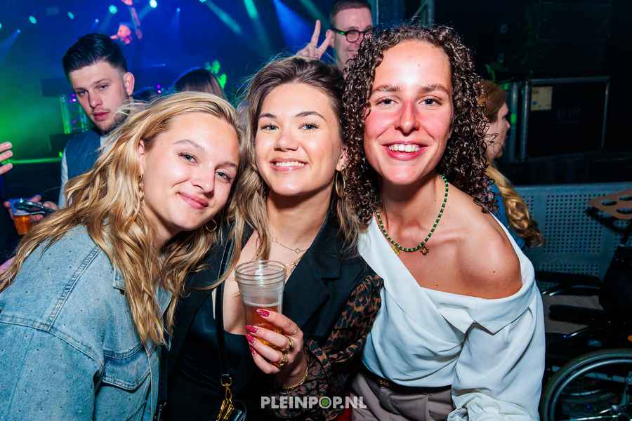 Publiek Bewerkt    (86)